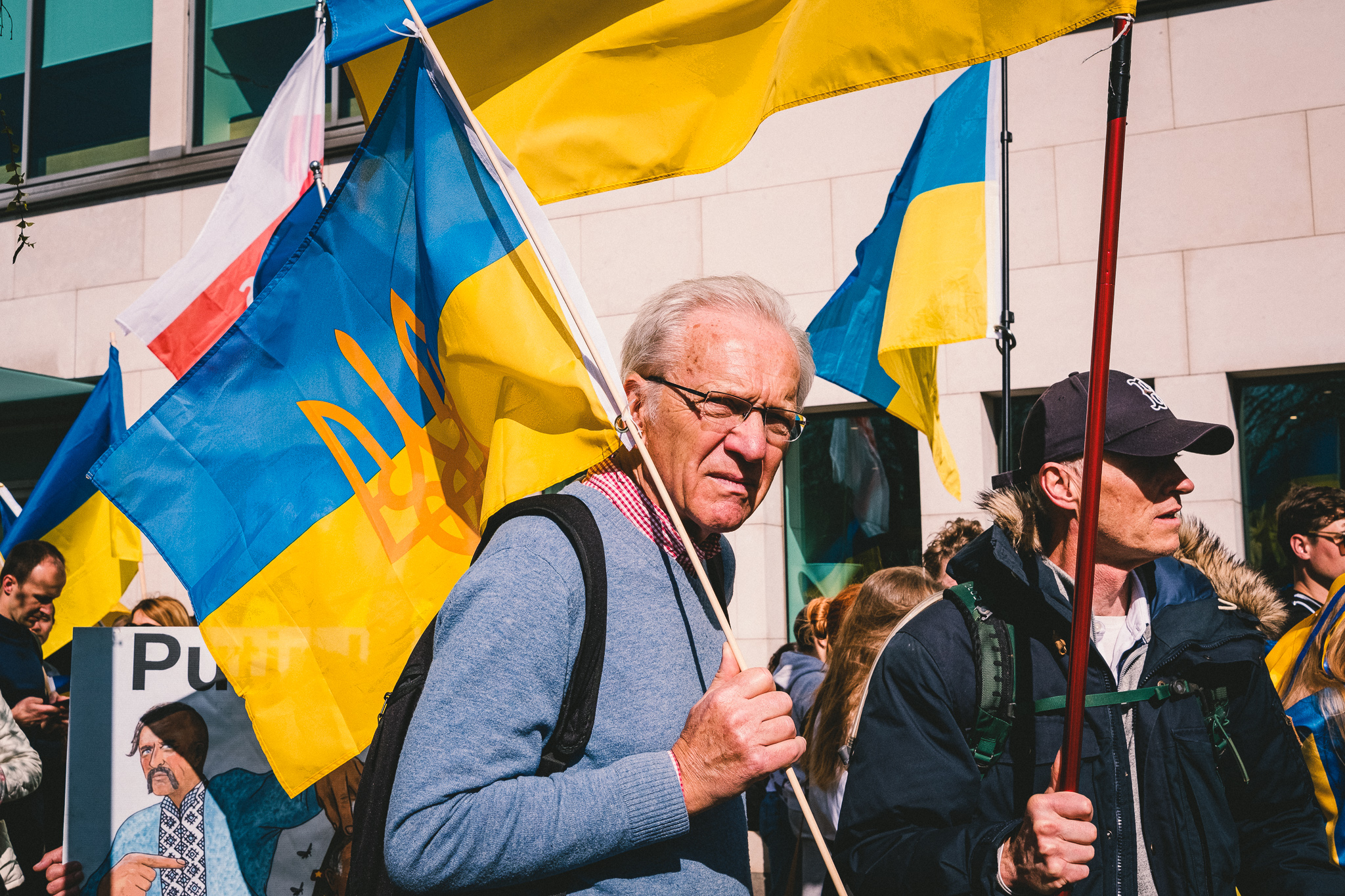 A protester carrying a flag of Ukraine arriving to the march